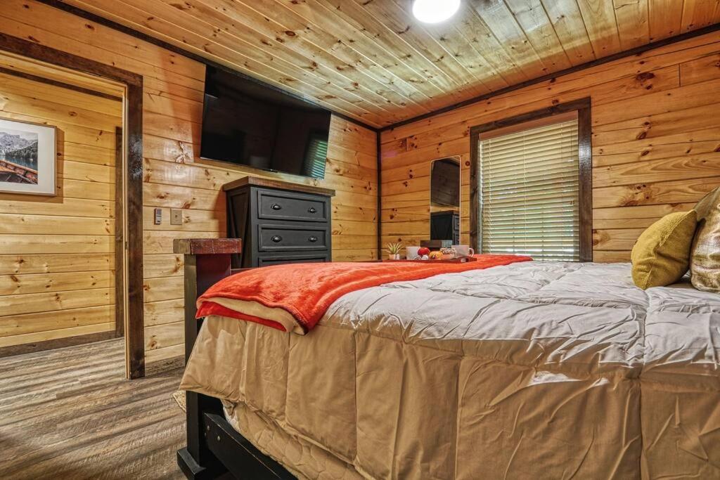 Adventure Retreat/Cabin/Pool+Hot Tub/Game Room+Theater Sevierville Bagian luar foto