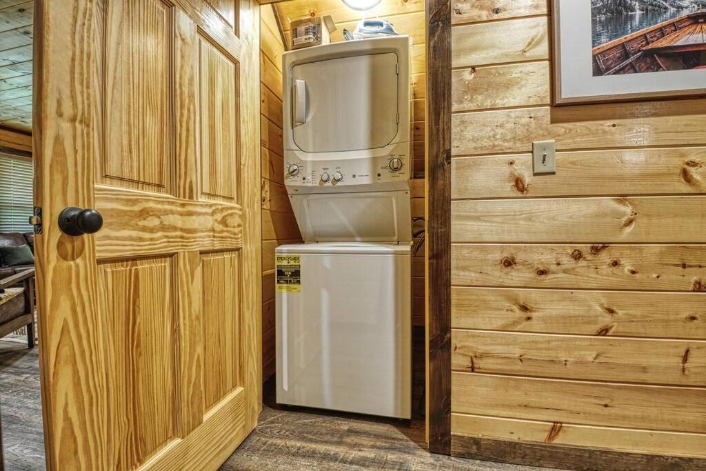 Adventure Retreat/Cabin/Pool+Hot Tub/Game Room+Theater Sevierville Bagian luar foto