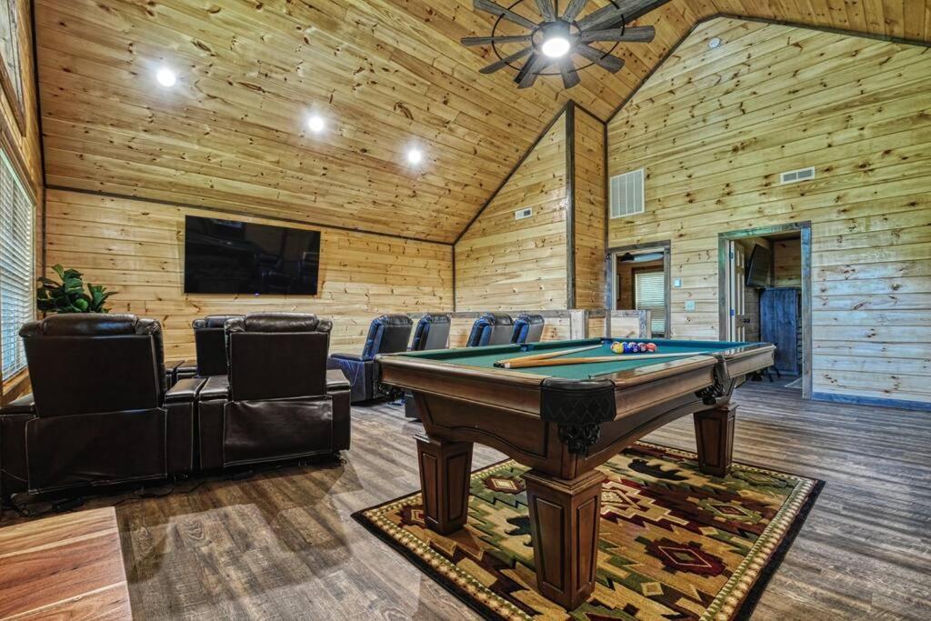 Adventure Retreat/Cabin/Pool+Hot Tub/Game Room+Theater Sevierville Bagian luar foto