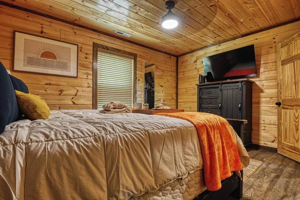 Adventure Retreat/Cabin/Pool+Hot Tub/Game Room+Theater Sevierville Bagian luar foto
