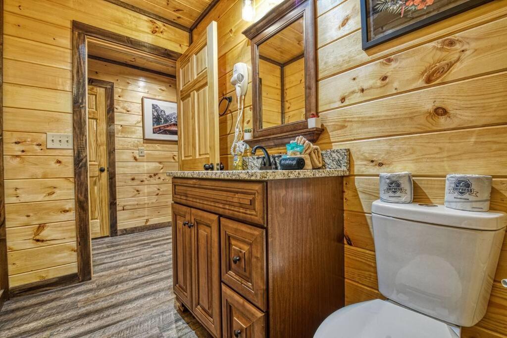 Adventure Retreat/Cabin/Pool+Hot Tub/Game Room+Theater Sevierville Bagian luar foto