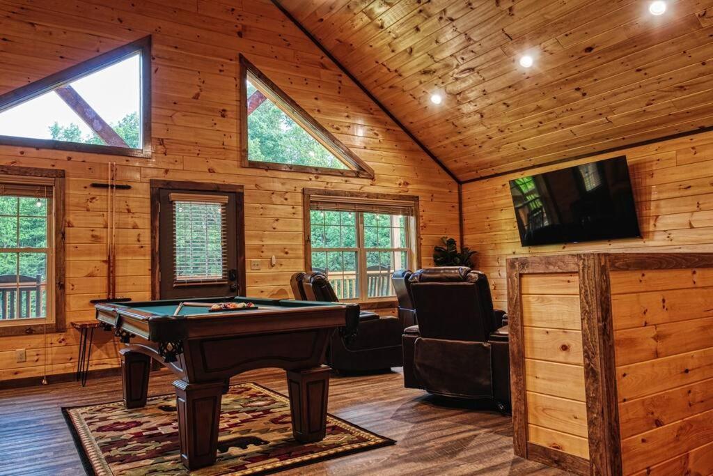 Adventure Retreat/Cabin/Pool+Hot Tub/Game Room+Theater Sevierville Bagian luar foto