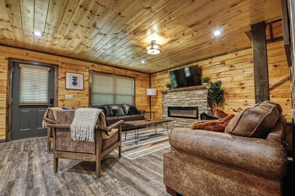 Adventure Retreat/Cabin/Pool+Hot Tub/Game Room+Theater Sevierville Bagian luar foto