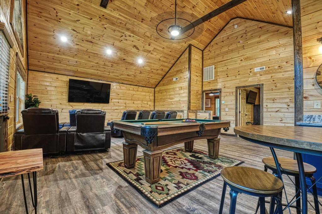 Adventure Retreat/Cabin/Pool+Hot Tub/Game Room+Theater Sevierville Bagian luar foto