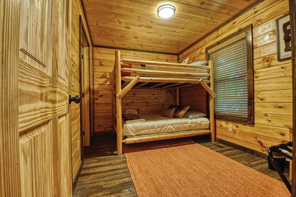 Adventure Retreat/Cabin/Pool+Hot Tub/Game Room+Theater Sevierville Bagian luar foto
