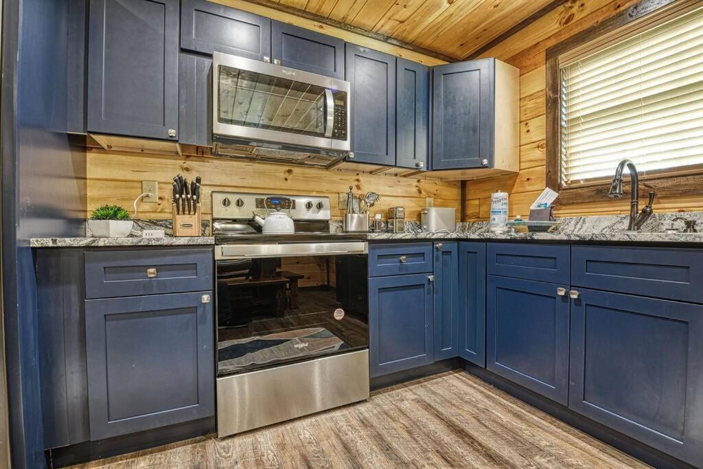 Adventure Retreat/Cabin/Pool+Hot Tub/Game Room+Theater Sevierville Bagian luar foto