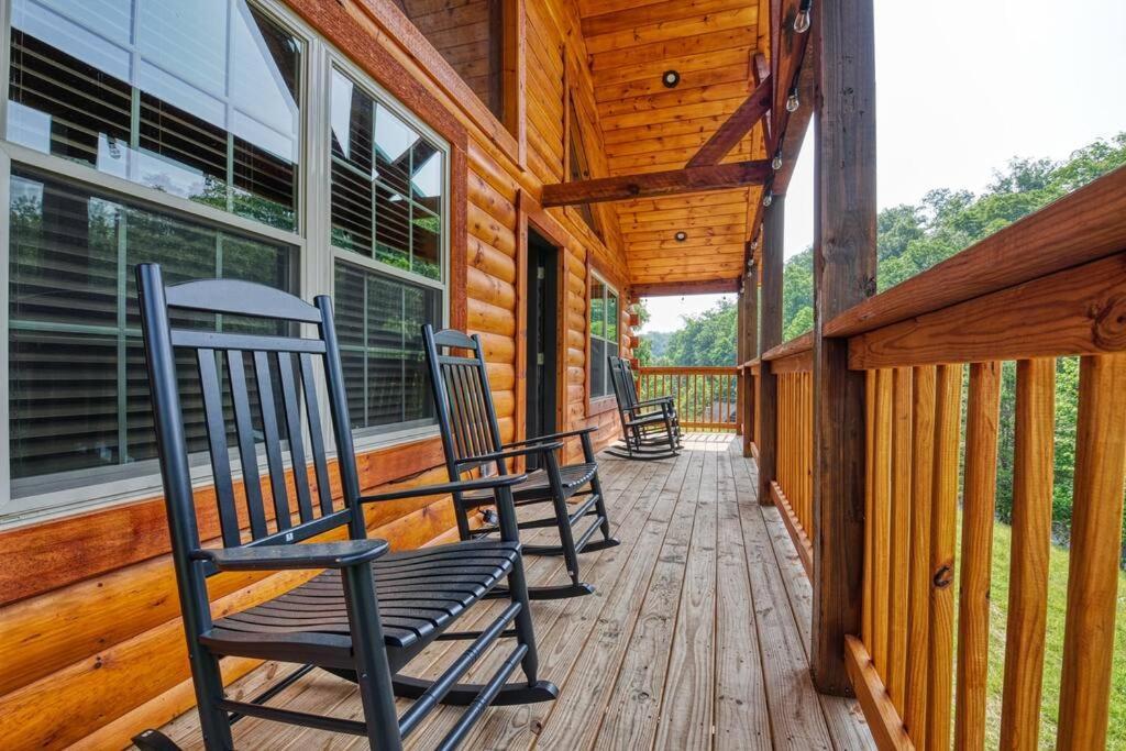 Adventure Retreat/Cabin/Pool+Hot Tub/Game Room+Theater Sevierville Bagian luar foto