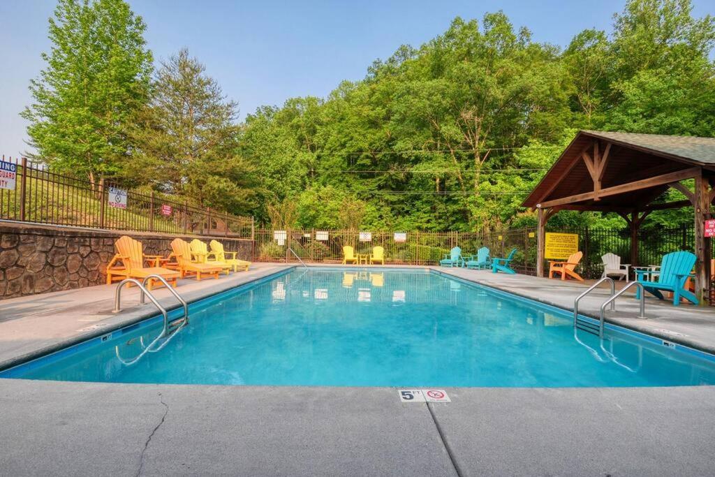 Adventure Retreat/Cabin/Pool+Hot Tub/Game Room+Theater Sevierville Bagian luar foto
