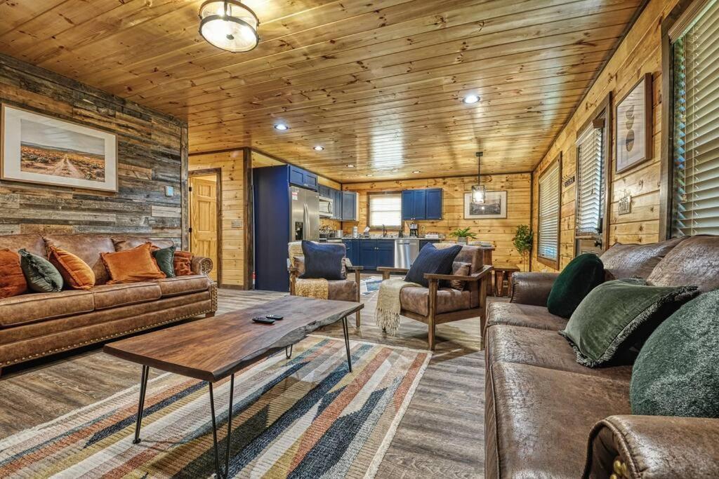 Adventure Retreat/Cabin/Pool+Hot Tub/Game Room+Theater Sevierville Bagian luar foto