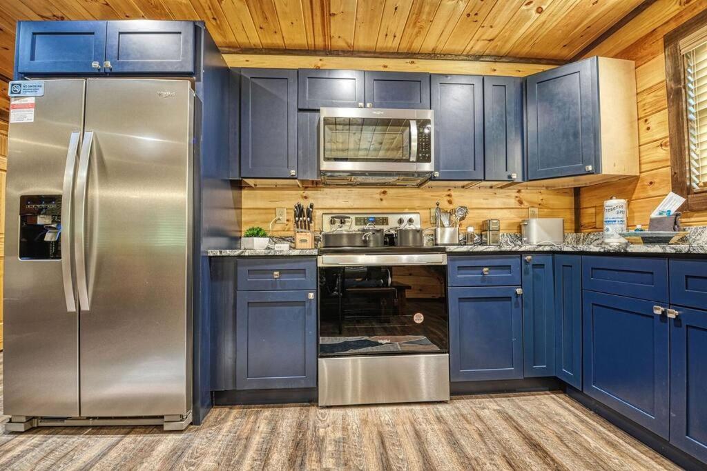 Adventure Retreat/Cabin/Pool+Hot Tub/Game Room+Theater Sevierville Bagian luar foto