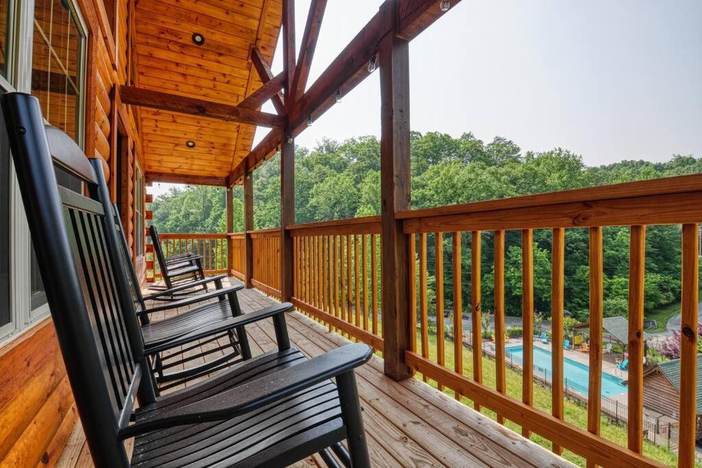 Adventure Retreat/Cabin/Pool+Hot Tub/Game Room+Theater Sevierville Bagian luar foto