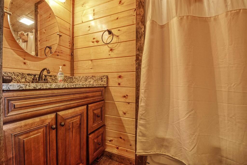 Adventure Retreat/Cabin/Pool+Hot Tub/Game Room+Theater Sevierville Bagian luar foto