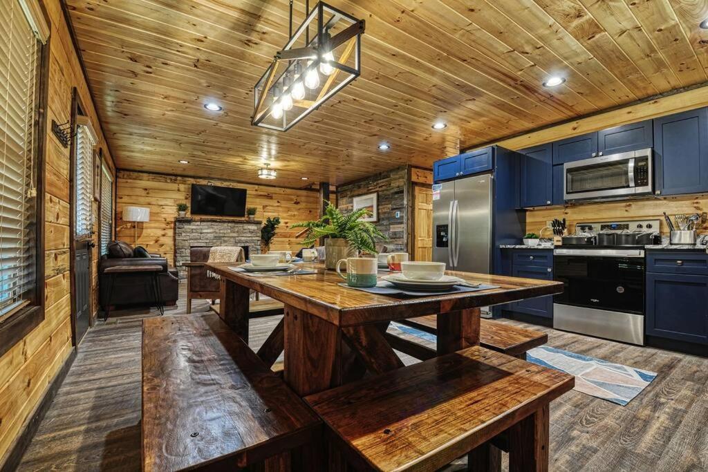 Adventure Retreat/Cabin/Pool+Hot Tub/Game Room+Theater Sevierville Bagian luar foto