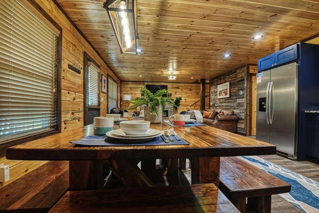 Adventure Retreat/Cabin/Pool+Hot Tub/Game Room+Theater Sevierville Bagian luar foto