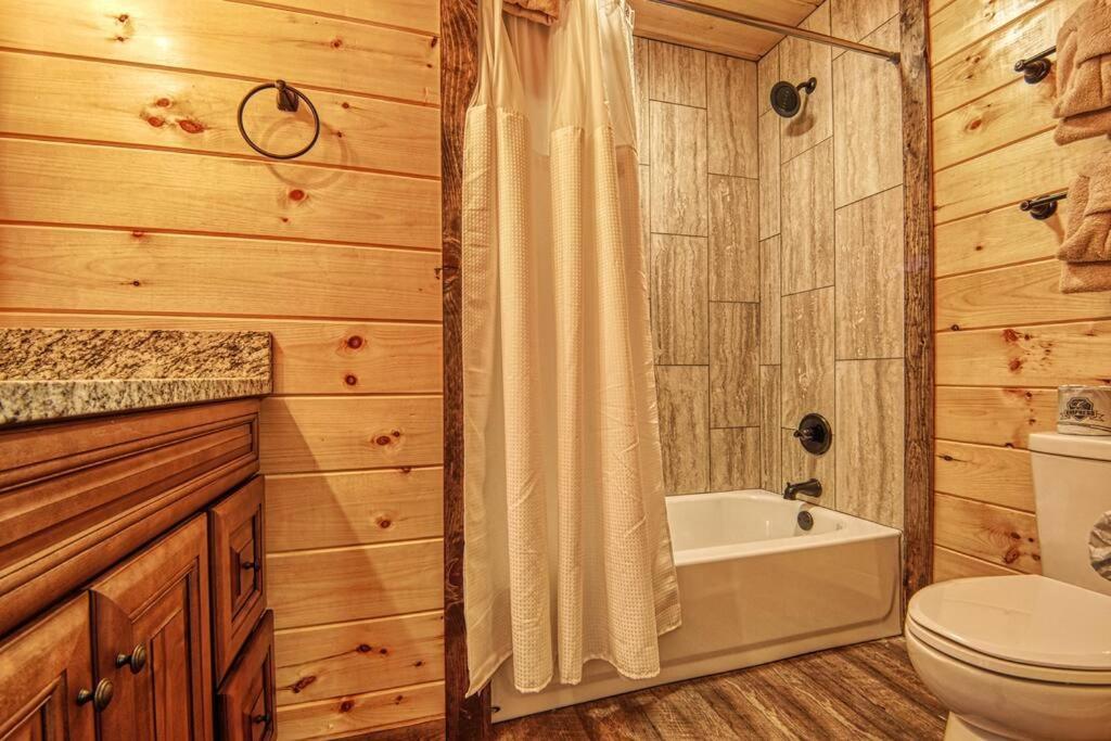 Adventure Retreat/Cabin/Pool+Hot Tub/Game Room+Theater Sevierville Bagian luar foto