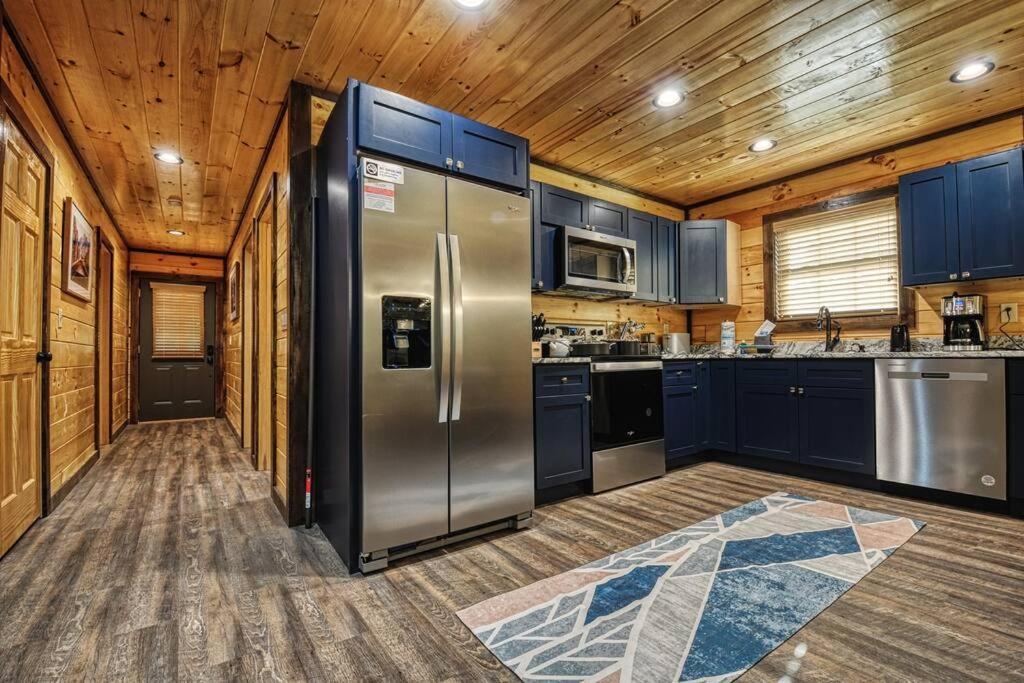 Adventure Retreat/Cabin/Pool+Hot Tub/Game Room+Theater Sevierville Bagian luar foto