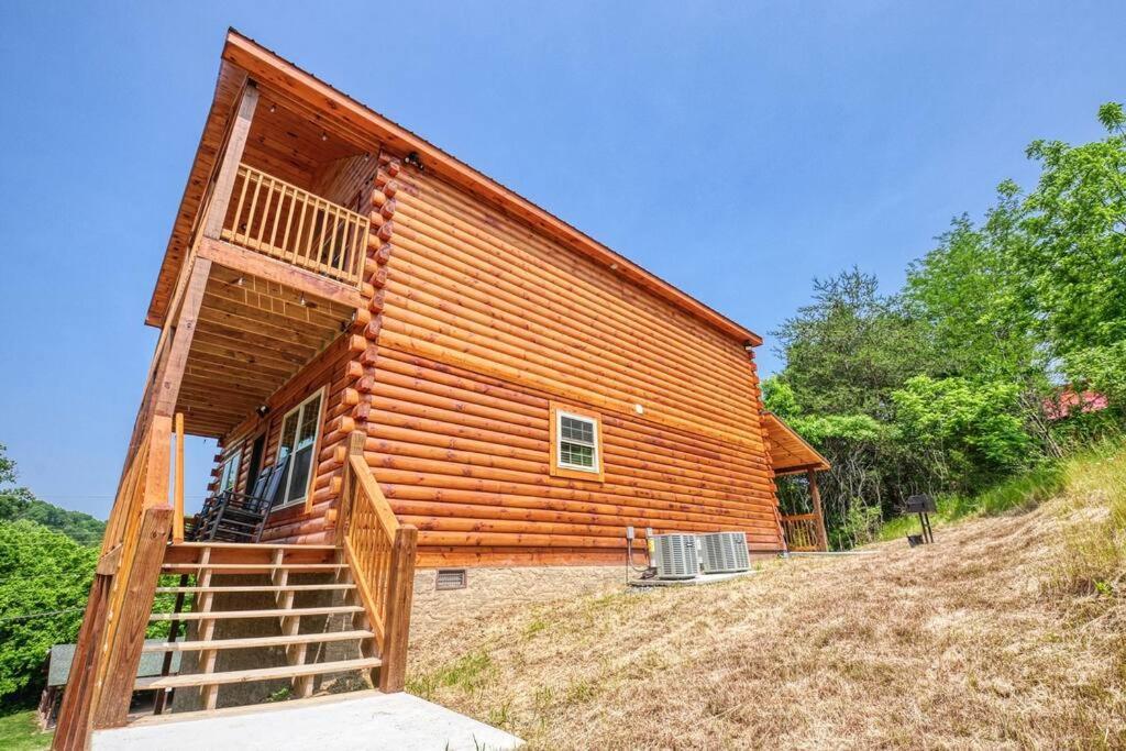 Adventure Retreat/Cabin/Pool+Hot Tub/Game Room+Theater Sevierville Bagian luar foto