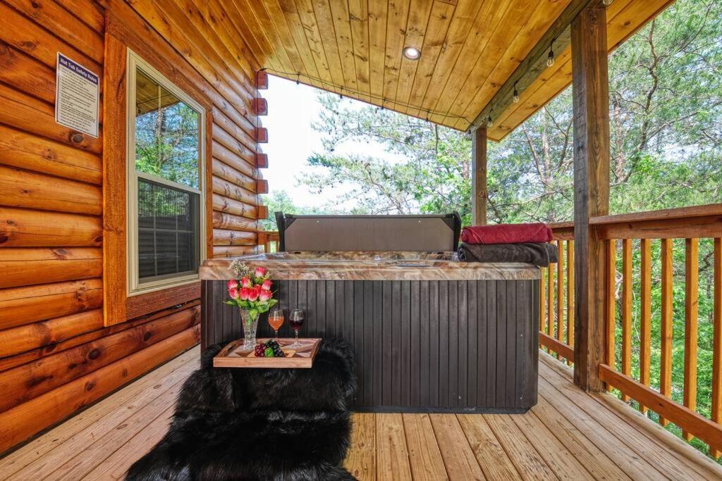 Adventure Retreat/Cabin/Pool+Hot Tub/Game Room+Theater Sevierville Bagian luar foto