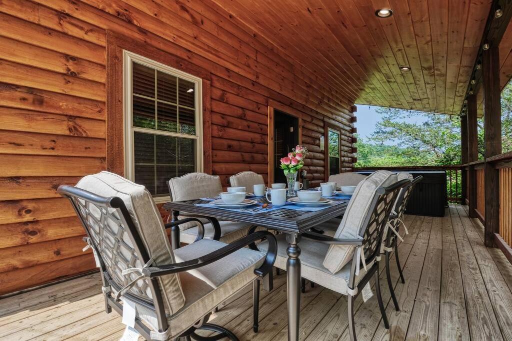 Adventure Retreat/Cabin/Pool+Hot Tub/Game Room+Theater Sevierville Bagian luar foto