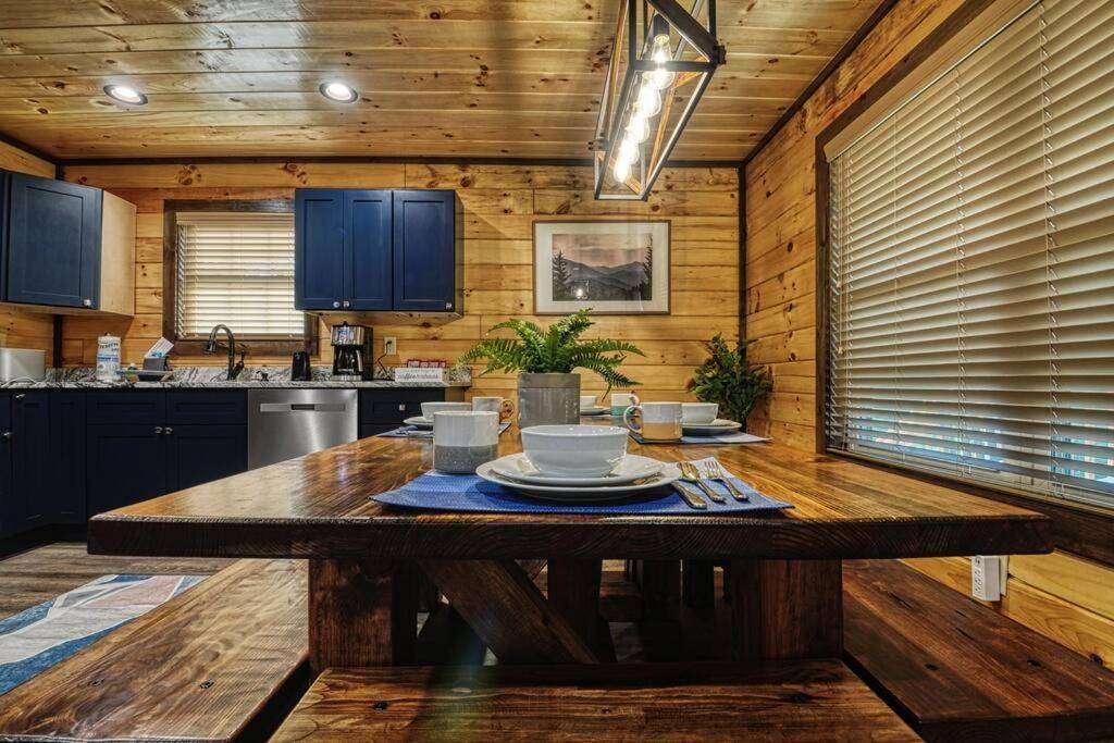 Adventure Retreat/Cabin/Pool+Hot Tub/Game Room+Theater Sevierville Bagian luar foto
