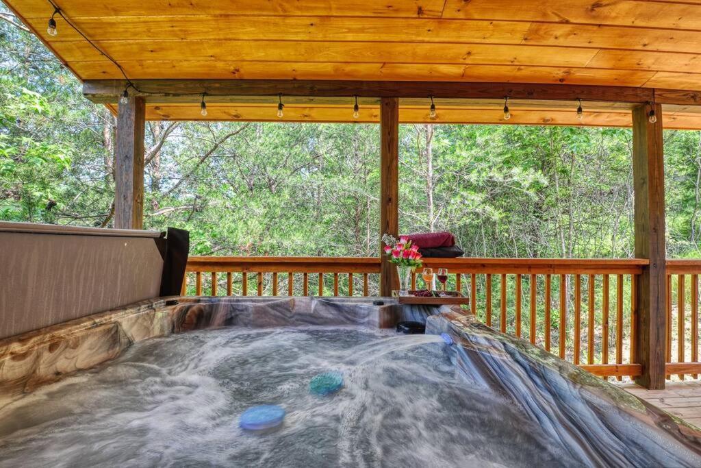 Adventure Retreat/Cabin/Pool+Hot Tub/Game Room+Theater Sevierville Bagian luar foto