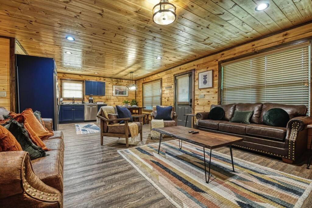 Adventure Retreat/Cabin/Pool+Hot Tub/Game Room+Theater Sevierville Bagian luar foto