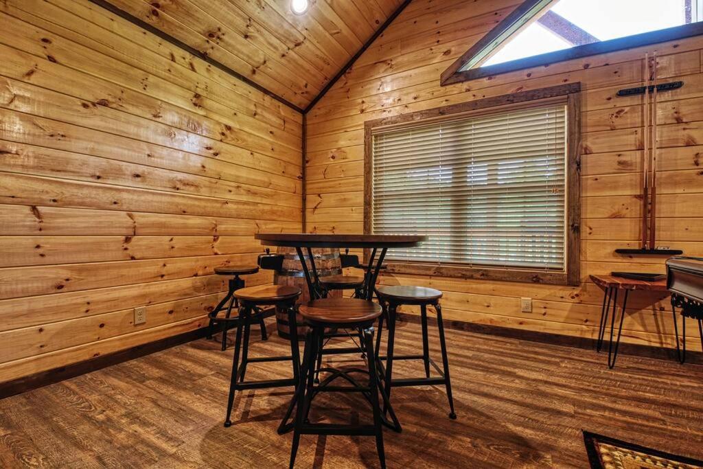 Adventure Retreat/Cabin/Pool+Hot Tub/Game Room+Theater Sevierville Bagian luar foto