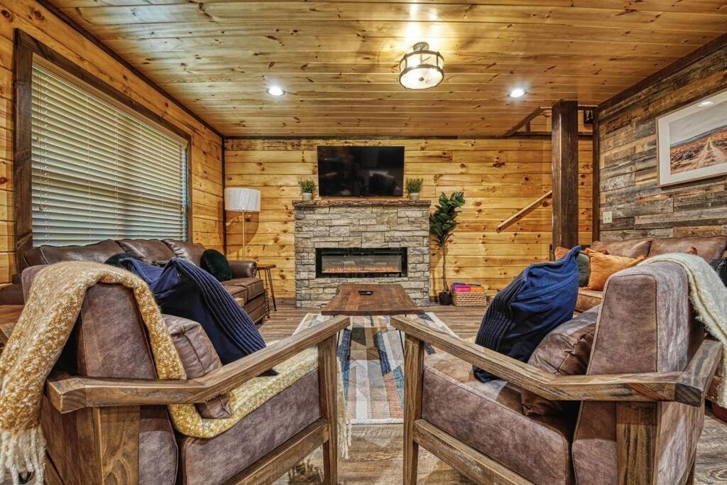 Adventure Retreat/Cabin/Pool+Hot Tub/Game Room+Theater Sevierville Bagian luar foto