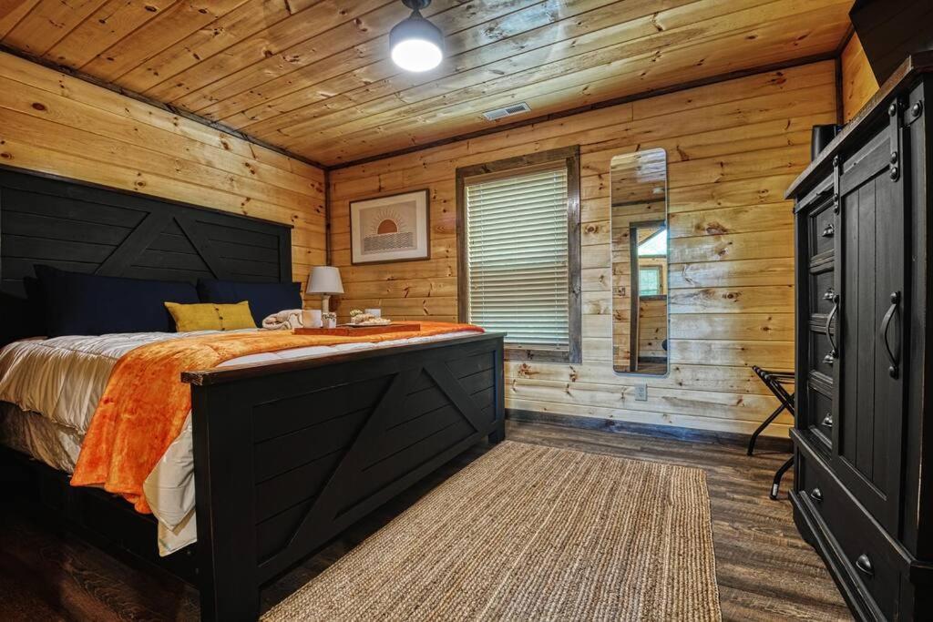 Adventure Retreat/Cabin/Pool+Hot Tub/Game Room+Theater Sevierville Bagian luar foto