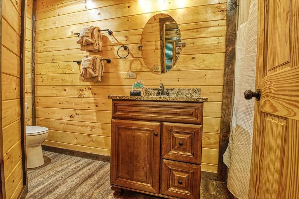 Adventure Retreat/Cabin/Pool+Hot Tub/Game Room+Theater Sevierville Bagian luar foto